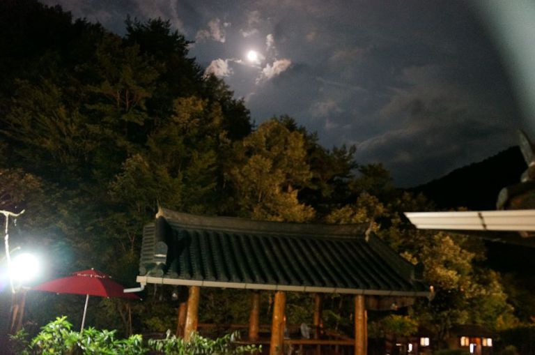 산방의 보름달